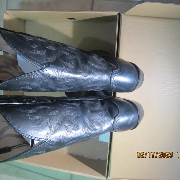 boots - Picture 8 of 12